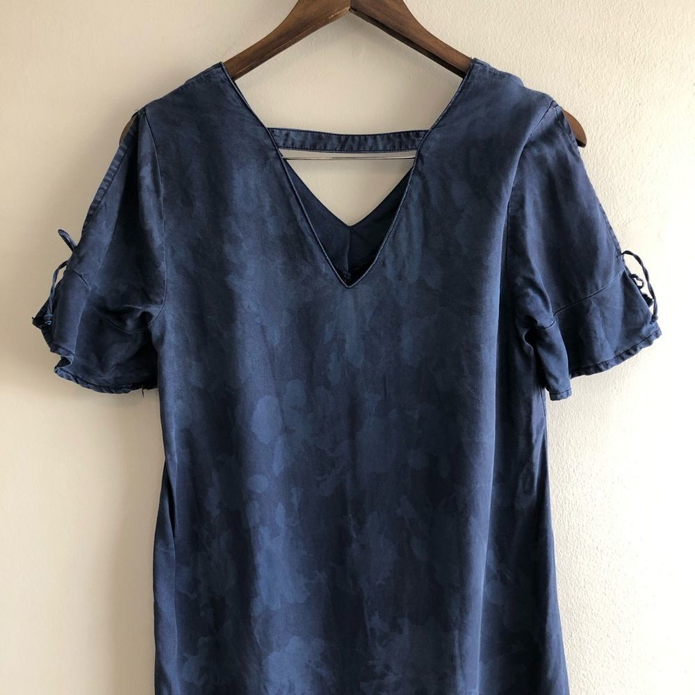 ✨$8 CLEAR-OUT✨ Reitmans Floral CutOut Ruffle Short Sleeve V Neck Mini Dress Blue - Picture 10 of 12